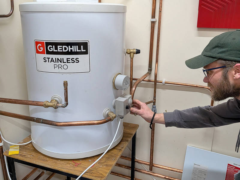 A gas trainee interacting with a gledhill system.